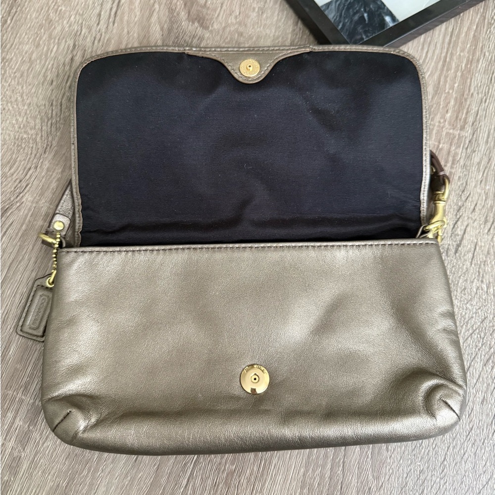 Vintage Coach Ashley Leather Large Flap Wristlet - Picture 9 of 10